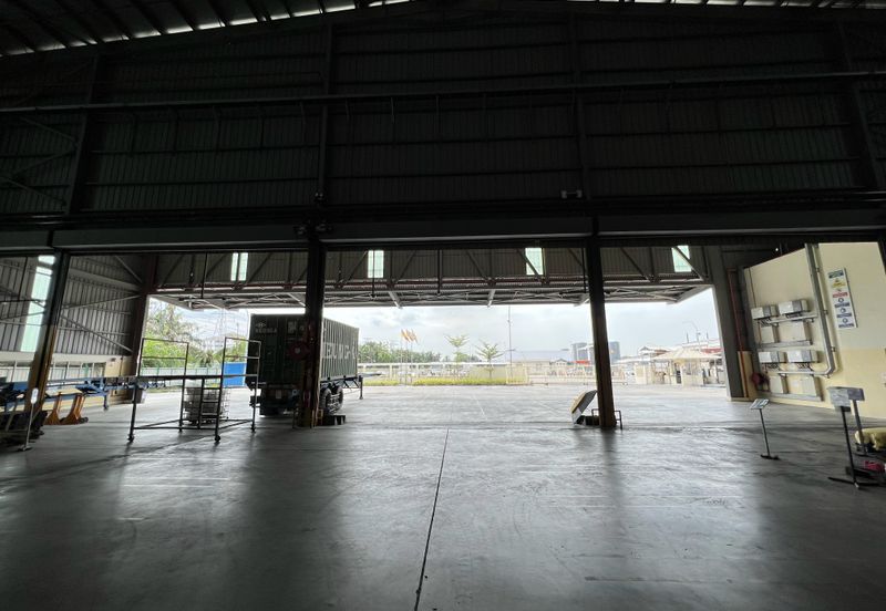 Warehouse with Racking System for Rent