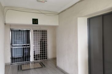 Anjung Hijau (Greenfield Apartment)