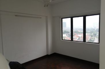 Anjung Hijau (Greenfield Apartment)