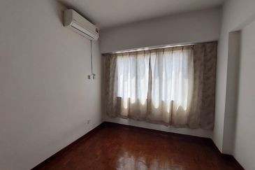 Anjung Hijau (Greenfield Apartment)