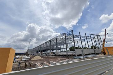 West Port, Pulau Indah