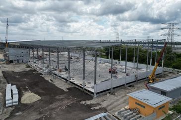 West Port, Pulau Indah