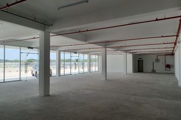 West Port, Pulau Indah