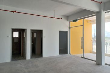 West Port, Pulau Indah