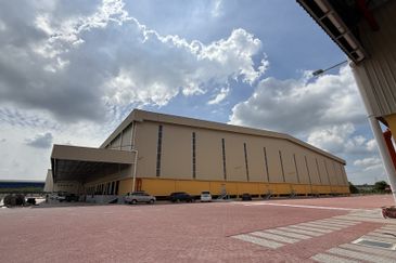 West Port, Pulau Indah