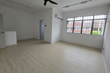 Fully Renovated Double-Storey Terrace @ Bandar Utama – Below Market Value, High Rental Potential!