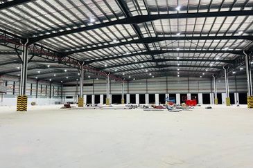 West Port, Pulau Indah