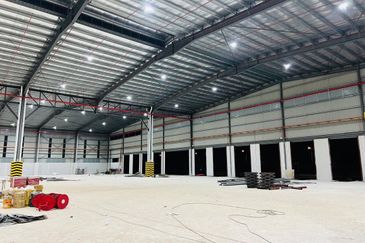 West Port, Pulau Indah