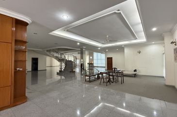 Bukit Pantai (Pantai Hill)