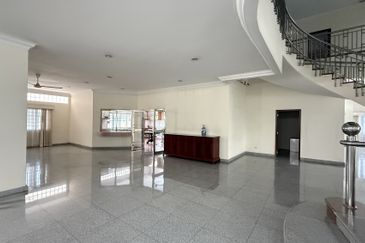 Bukit Pantai (Pantai Hill)