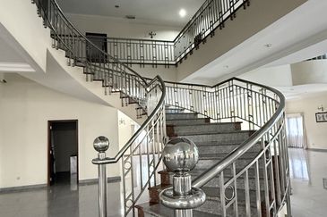 Bukit Pantai (Pantai Hill)