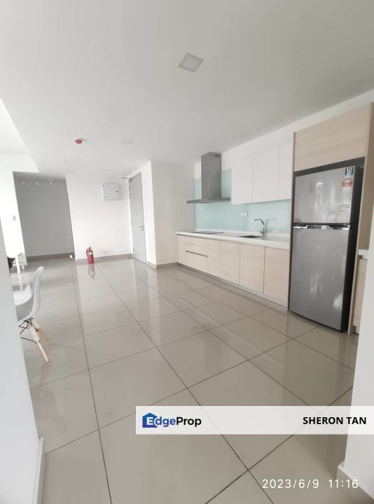 Utropolis suites block D 3r2b fully furnished For RENT!!!, Selangor, Glenmarie