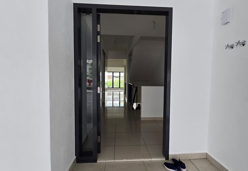 East 57 (Residensi Laman Timur)