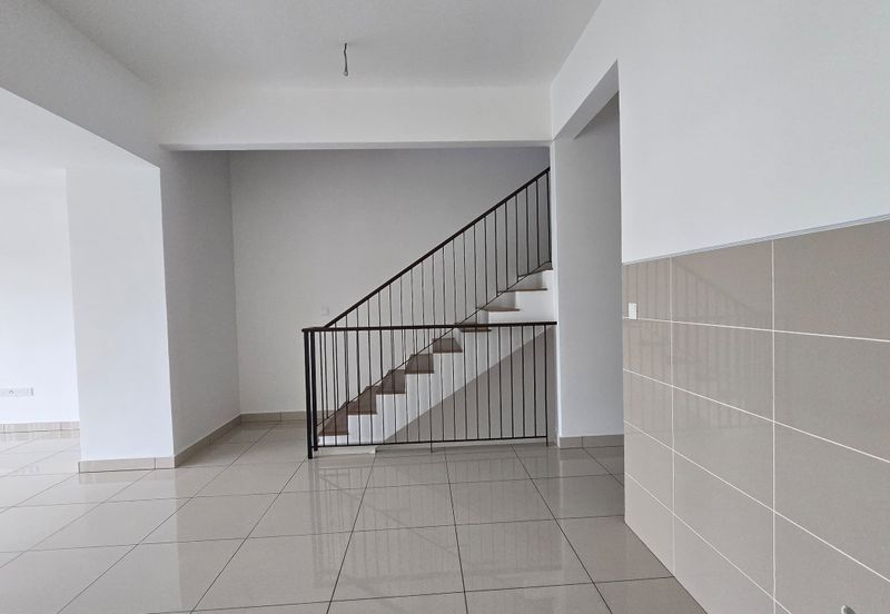 East 57 (Residensi Laman Timur)