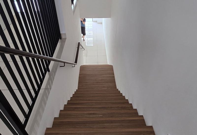 East 57 (Residensi Laman Timur)