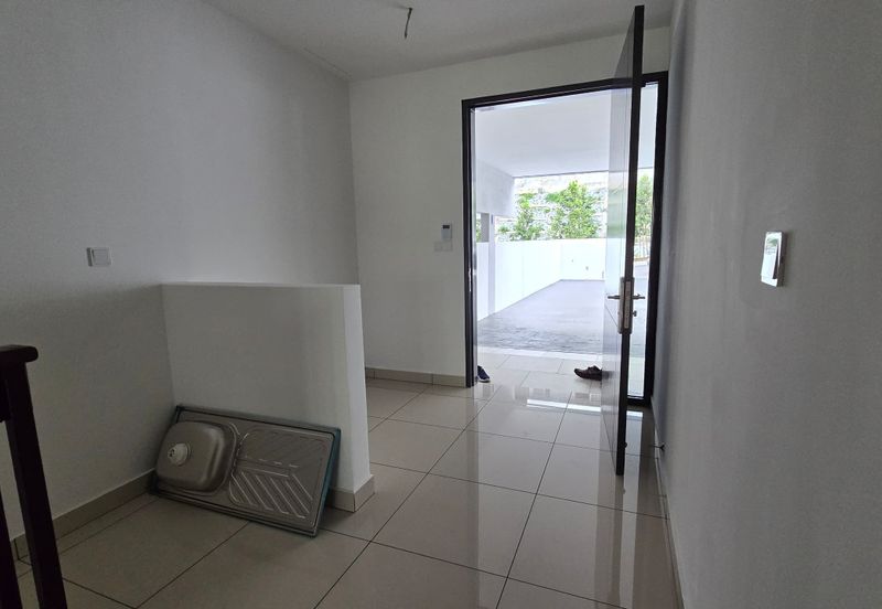 East 57 (Residensi Laman Timur)