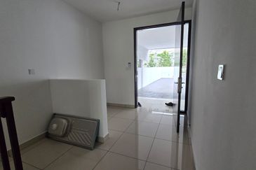 East 57 (Residensi Laman Timur)