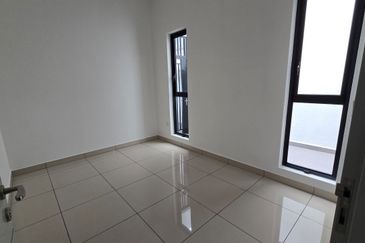 East 57 (Residensi Laman Timur)