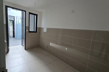 East 57 (Residensi Laman Timur)