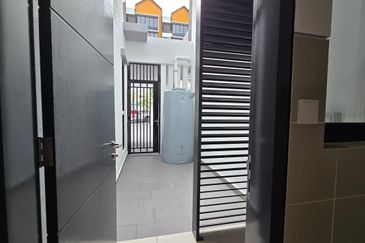 East 57 (Residensi Laman Timur)