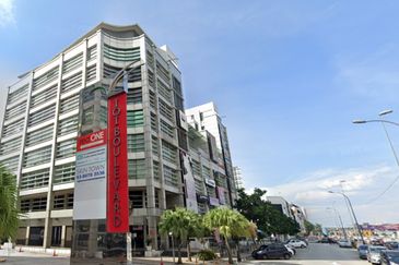 IQI Boulevard 2nd Floor Office Fully Renovation 