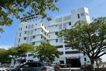 CG New Town 4 Storey Shoplot