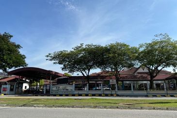 CG New Town 4 Storey Shoplot