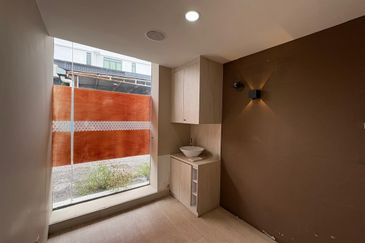 Jalan Maroof, Bangsar Bungalow House Nice Renovation Great Location