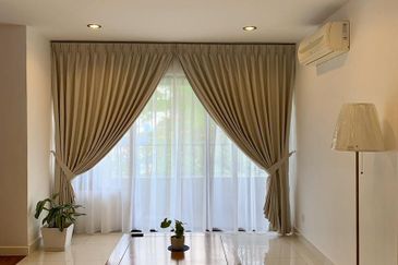 Merak Kayangan Court