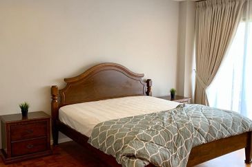 Merak Kayangan Court