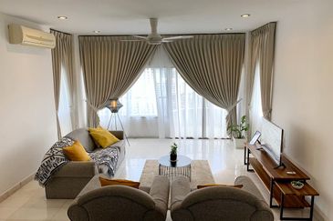 Merak Kayangan Court