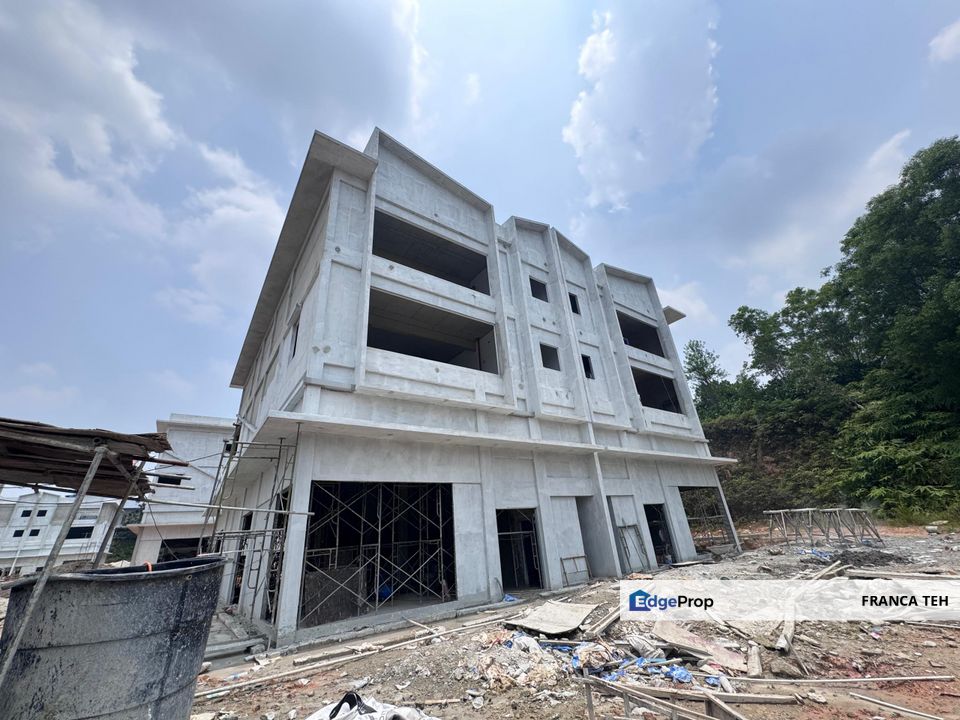 Last End Lot Unit Suria 22 New 3 Storey Semi D Factory, Selangor, Balakong