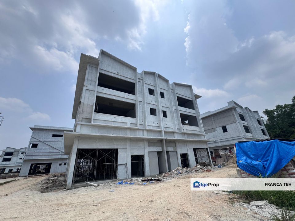 Last End Lot Unit Suria 22 New 3 Storey Semi D Factory, Selangor, Balakong