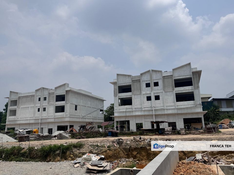 Last End Lot Unit Suria 22 New 3 Storey Semi D Factory, Selangor, Balakong