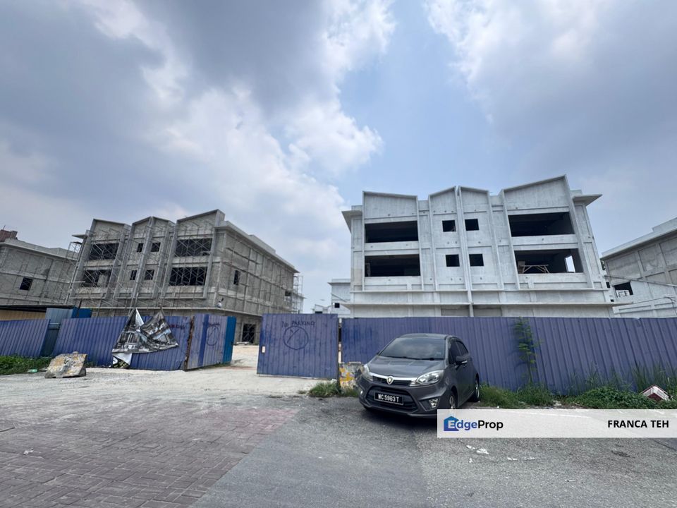 Last End Lot Unit Suria 22 New 3 Storey Semi D Factory, Selangor, Balakong