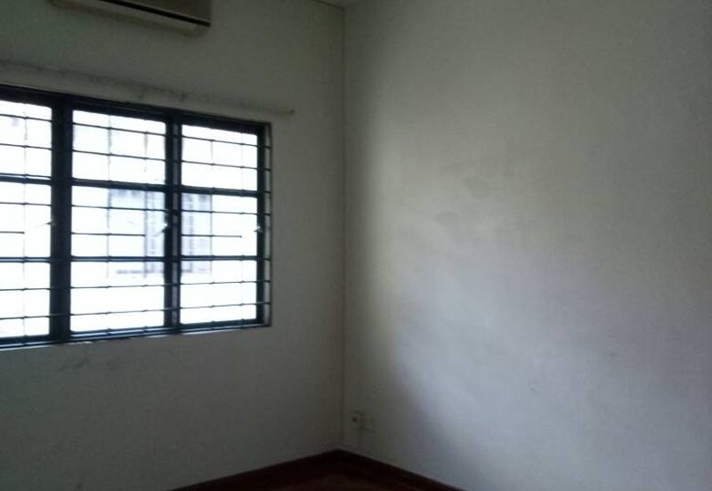 Very Convenient Double-Story House for Rent in Jalan Tanjung Sd13/4, Sri Damansara