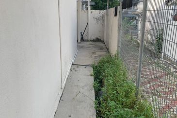 2 storey End Lot Unit for Sale, Freehold Bandar Menjalara 52100