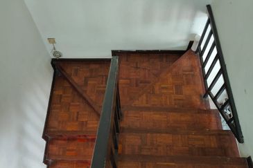 2 storey End Lot Unit for Sale, Freehold Bandar Menjalara 52100