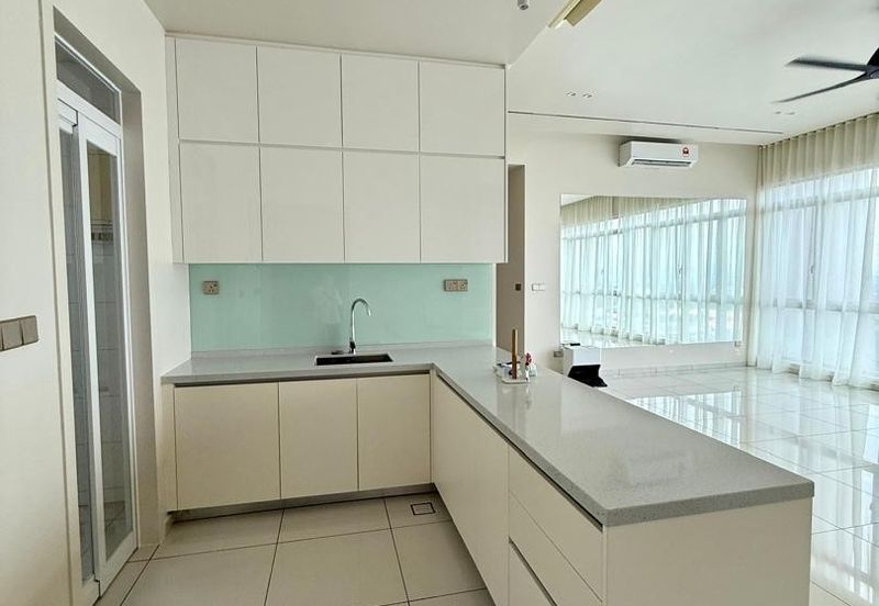 Par 3 Condo & Condo Villa