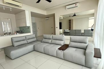 Par 3 Condo & Condo Villa