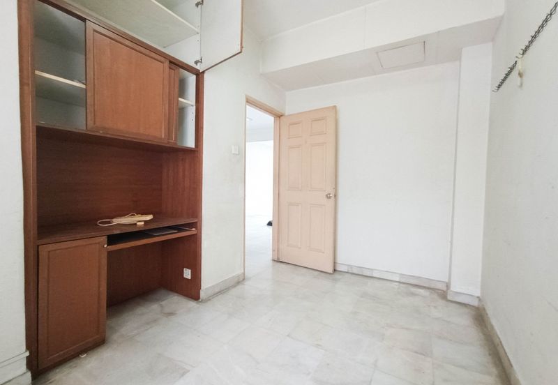 Very Convenient Double-Story House for Sale in Jalan Tanjung Sd13/4, Sri Damansara