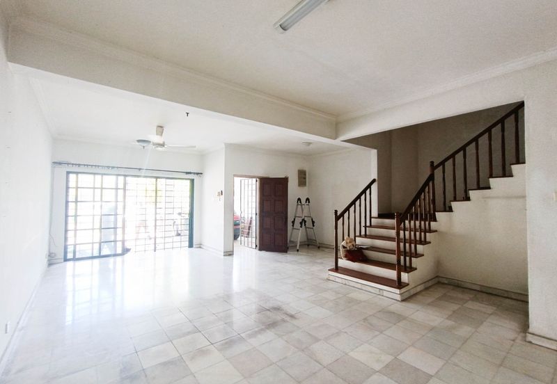 Very Convenient Double-Story House for Sale in Jalan Tanjung Sd13/4, Sri Damansara