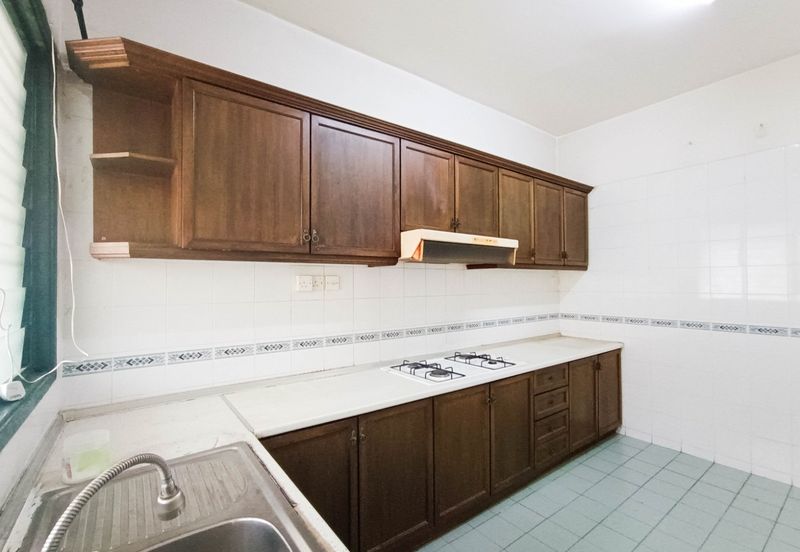 Very Convenient Double-Story House for Sale in Jalan Tanjung Sd13/4, Sri Damansara