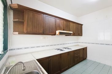 Very Convenient Double-Story House for Sale in Jalan Tanjung Sd13/4, Sri Damansara