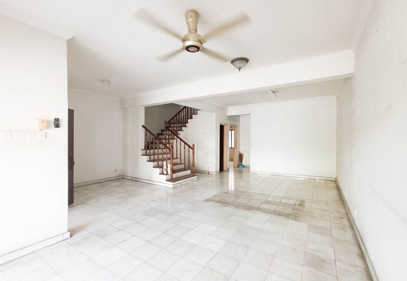 Very Convenient Double-Story House for Sale in Jalan Tanjung Sd13/4, Sri Damansara