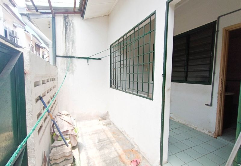 Very Convenient Double-Story House for Sale in Jalan Tanjung Sd13/4, Sri Damansara