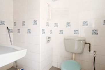 Very Convenient Double-Story House for Sale in Jalan Tanjung Sd13/4, Sri Damansara