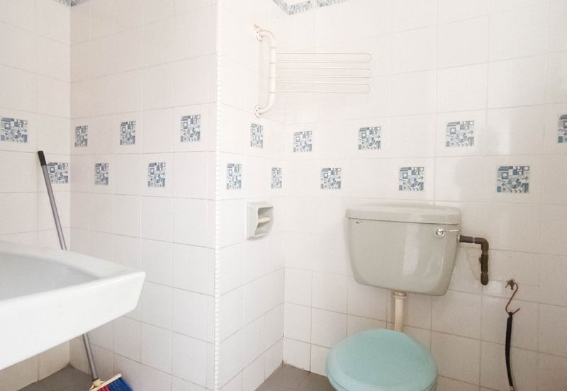 Very Convenient Double-Story House for Sale in Jalan Tanjung Sd13/4, Sri Damansara