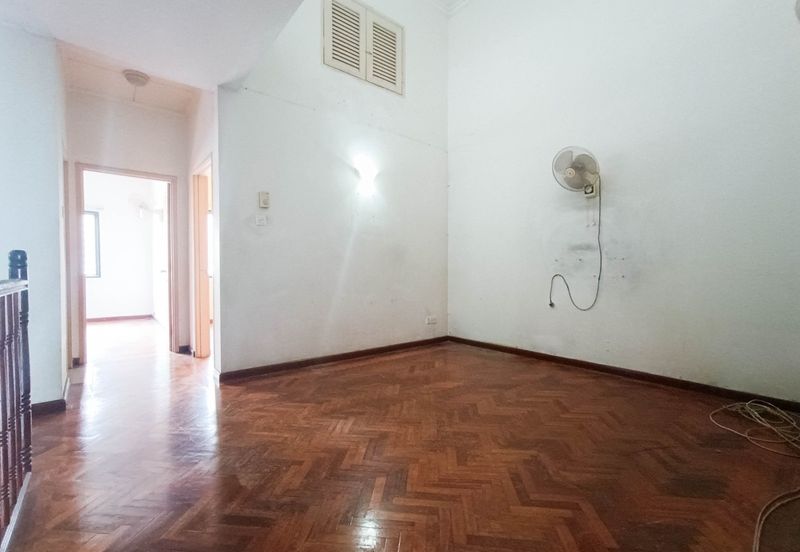 Very Convenient Double-Story House for Sale in Jalan Tanjung Sd13/4, Sri Damansara