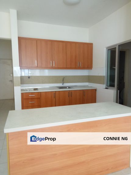 Block D bare unit in good condition for rent, Selangor, Damansara Perdana